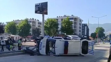 Bursa'da polis aracı takla attı! 2'si polis 5 yaralı
