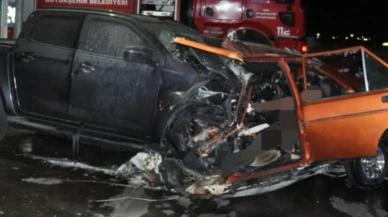 Katliam gibi kaza! Otomobil ikiye bölündü: 5 ölü, 6 yaralı