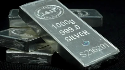 Gümüş zirveden düştü