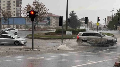 Ankara ve çevresinde Sert Yağış Uyarısı: Eskişehir, Kütahya, Bolu ve Karabük'ü Etkisi Altına Alacak!