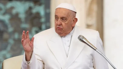 Papa Francis öldü