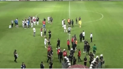 Hakem yaralandı! Elazığspor - Vanspor FK maçı yarıda kaldı
