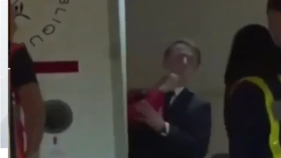 Fransa Cumhurbaşkanı Macron eşinden tokat yedi!