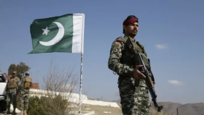 Pakistan, Hindistan'ın saldırıları sonrası orduya 'karşılık verme' yetkisi verdi
