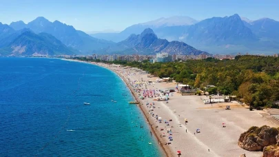 Vatandaşın Umutları Karşı Kıyılarda: Turizmde Düşüş Mü Geliyor