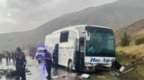 Yolcu otobüsü devrildi! Çok sayıda ölü ve yaralı var