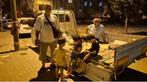 Balıkesir'de 6.1 büyüklüğünde deprem İstanbul'da da hissedildi! Deprem korkusuyla vatandaşlar sokağa çıktı
