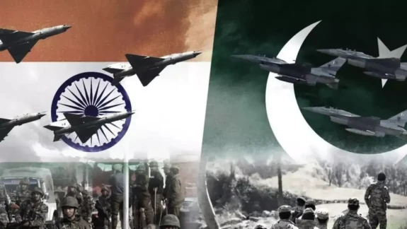 Savaş şiddetleniyor! Hindistan'ın hamlesi sonrası Pakistan'dan füzeler peş peşe ateşlendi