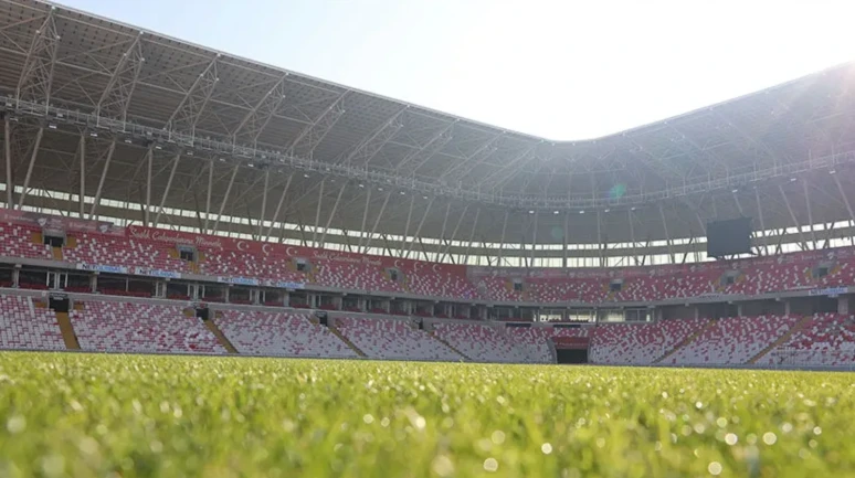 Süper Lig'den düşen takımın yıldızı hocasını suçladı