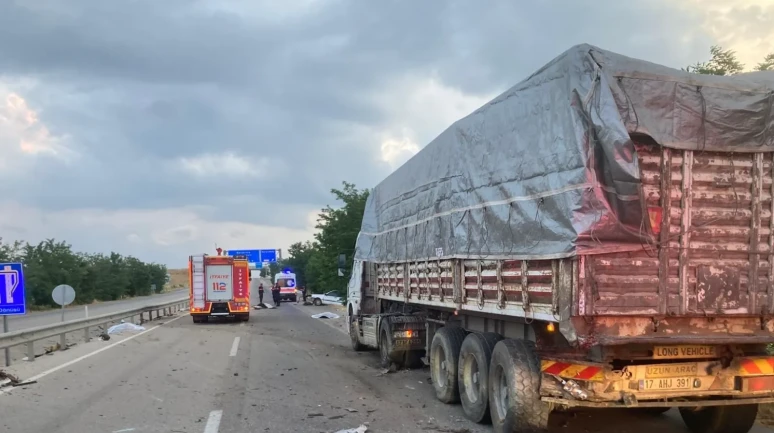 Katliam gibi kaza: 3 ölü, 1 ağır yaralı