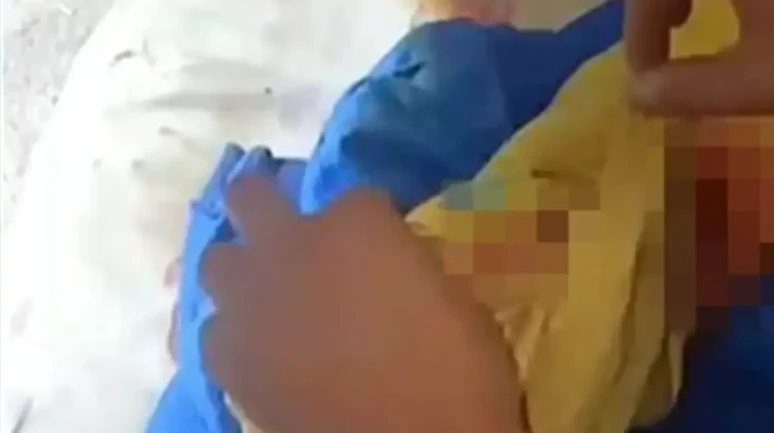 Çatıya terk edilen yeni doğmuş bebek hayatını kaybetti